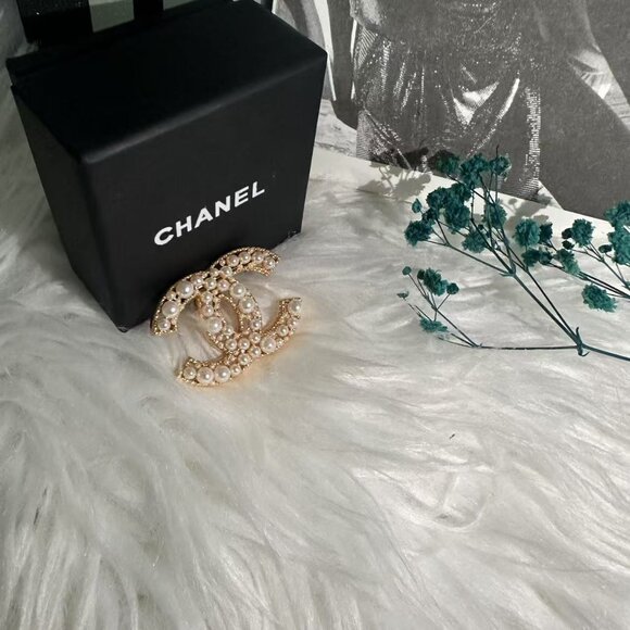 Chanel Gold Earrings - Picture 3 of 6